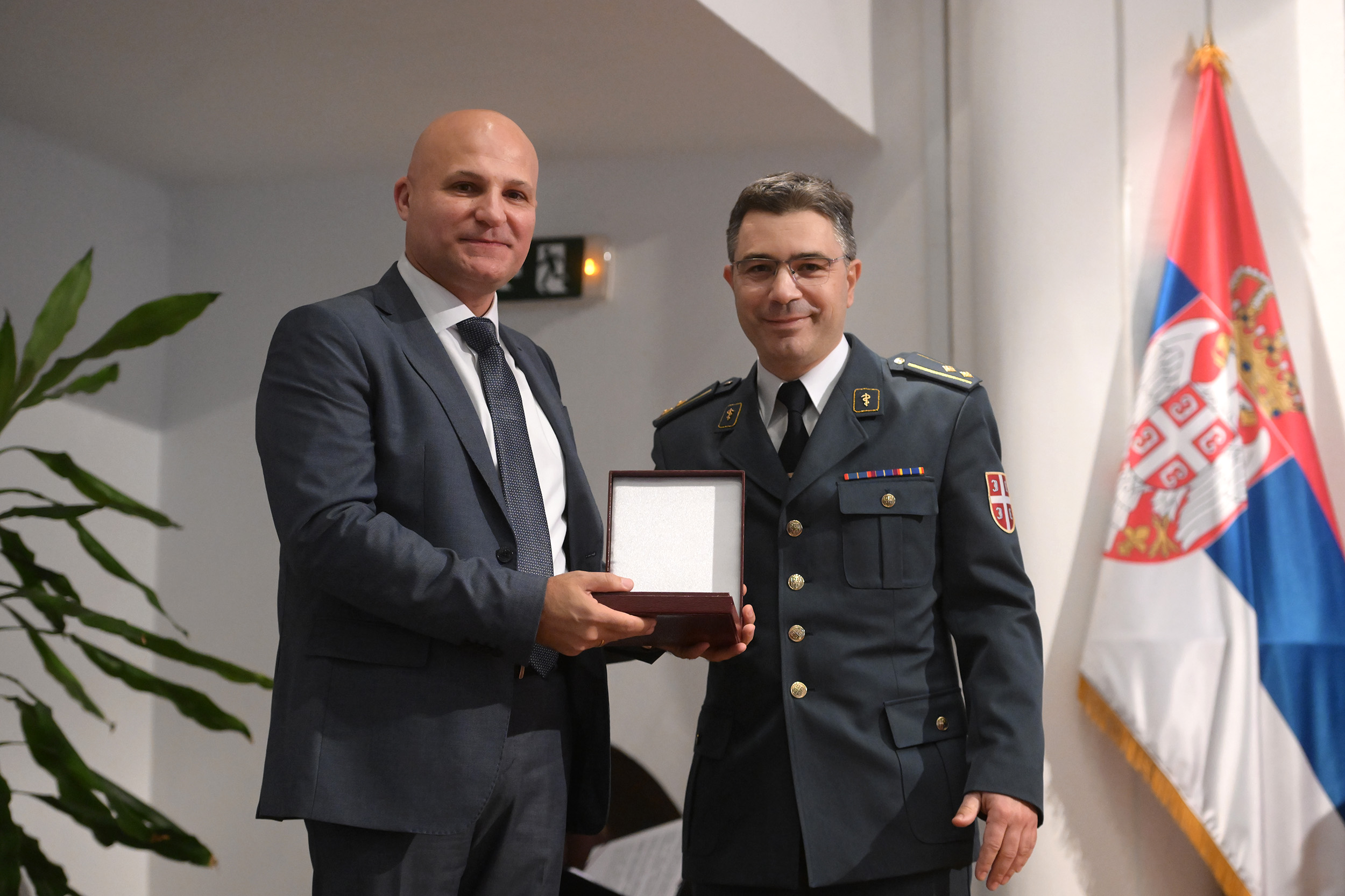 Директорату уручена плакета Ваздухопловномедицинског института